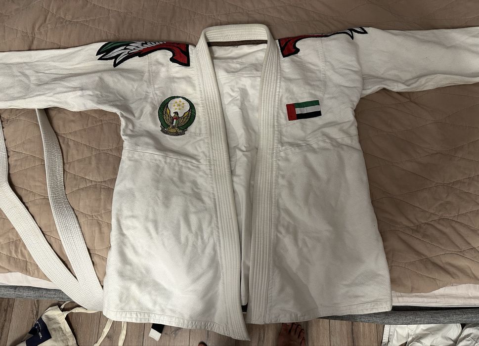 Кимоно для джиу джитсу или грэпплинга