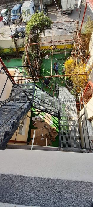 Scari zincate pe comanda