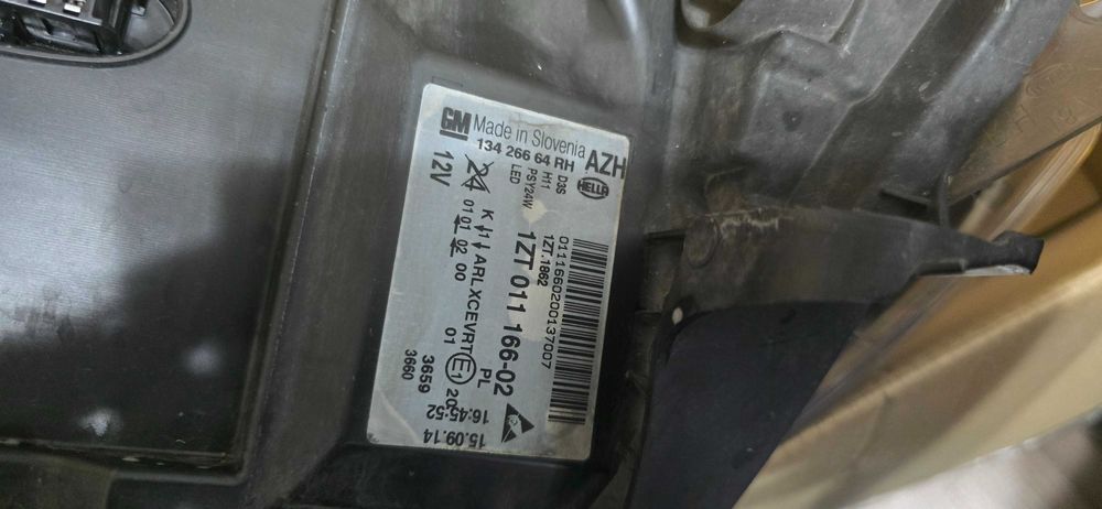 Far Bi-Xenon Opel Insignia Model A 2014, parte dreapta