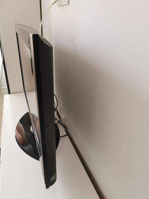 Televizor Samsung, diagonala 80 cm.