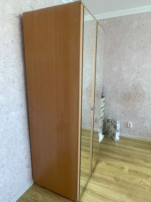 Шифоньер плательный с полками