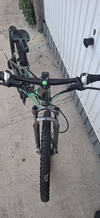 Bicicleta 24" Cube Race 240 Disc, pentru copii 8-12 ani.
