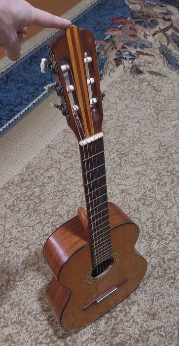 Germaniya davlatda ishlab chiqarilgan professional muzima panatur gita