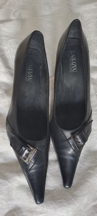 Pantofi negri, mărimea 41, din piele naturală, cu toc și vârf ascuțit