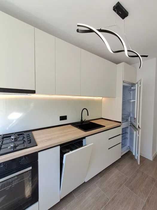 Vand Apartament 3 camere si 2 bai , zona Piata Obor!