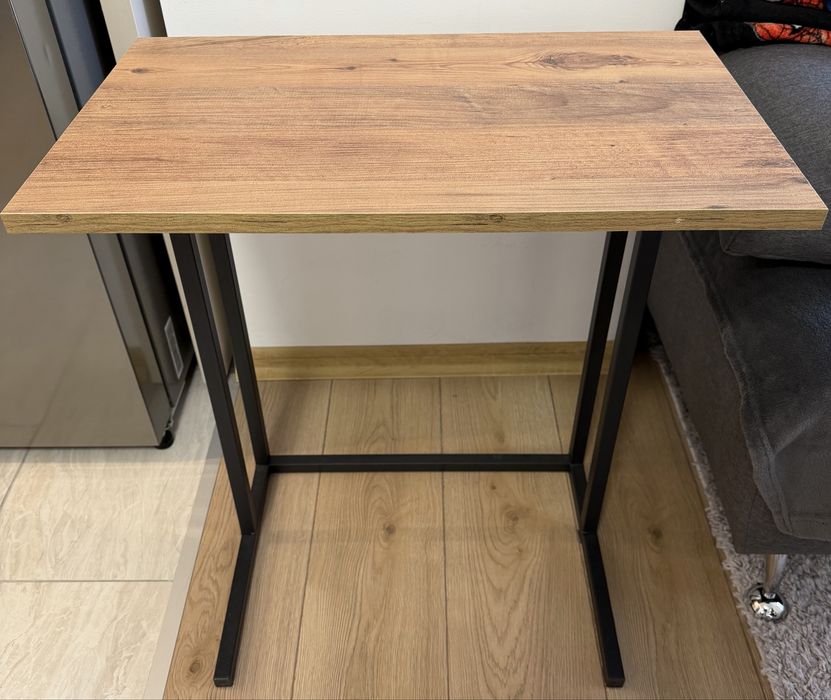 Помощна масичка с модерен дизайн