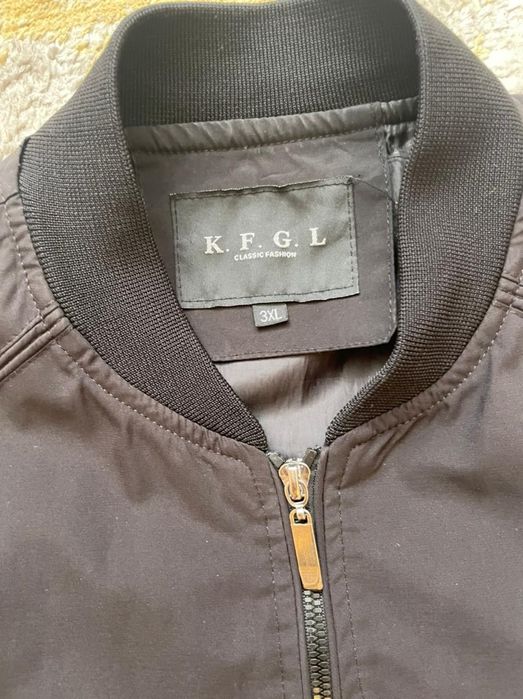 Продам ветровку чёрный