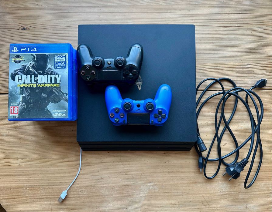 PlayStation 4 PRO + 2 джойстика и 8 игри Конзола Плейстейшън Call of duty, Fifa, WWE