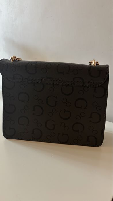 Нова чанта Guess