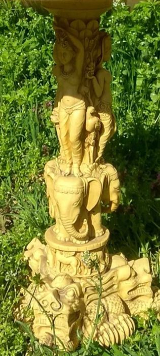 Уникат!!! 2бр. красиви масички с фигури