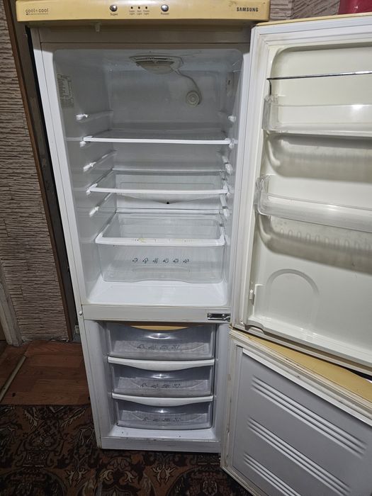 Холодильник Самсунг и Индези тна запчасти.