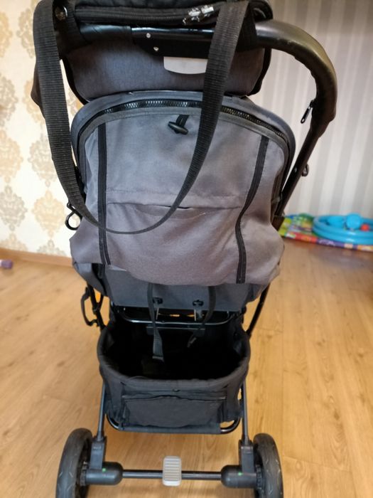 Продаётся прогулочная коляска.