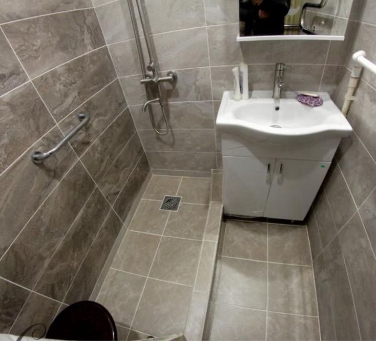 Renovare baie, montaj gresie, faianta, chiuveta din gresie