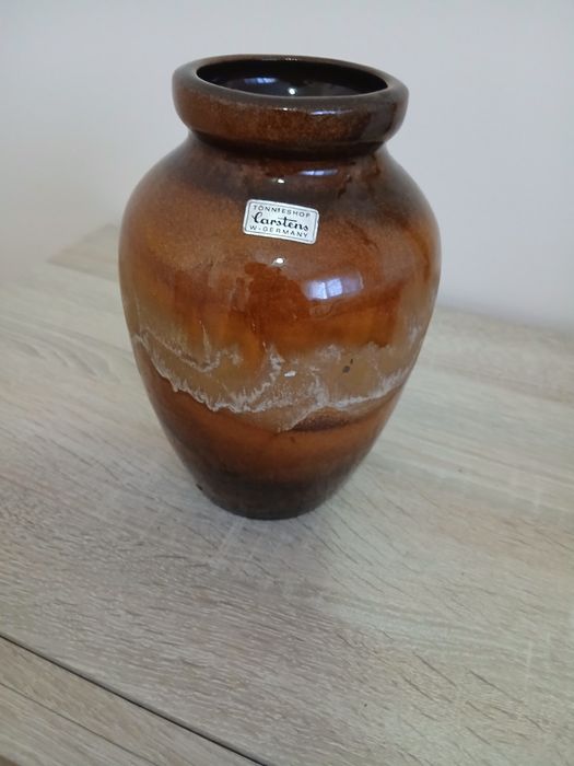 Два комплекта красиви керамични съдове за декорация