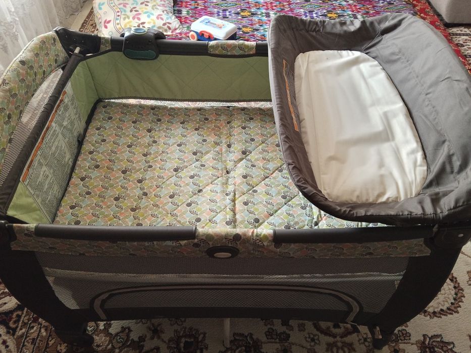 Продам манеж Graco