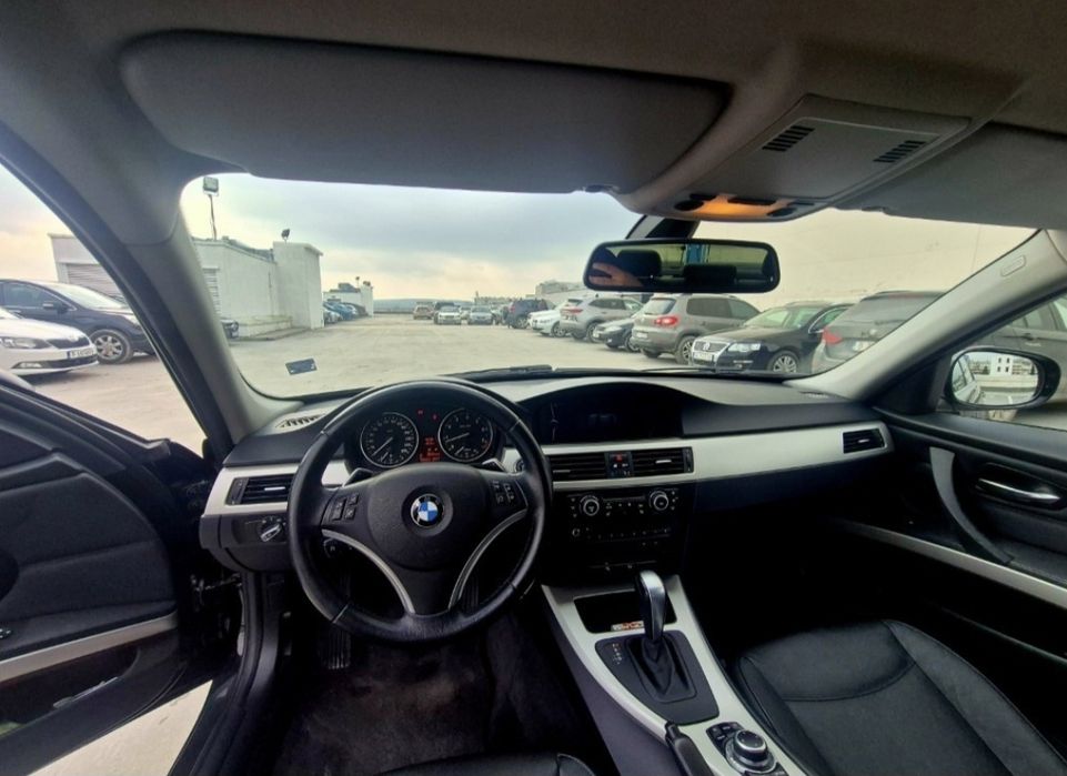 BMW 330

X-DRIVE-4X4, Седан