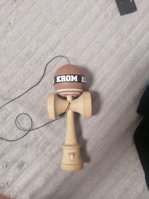 Vând kendama strogo neopolitan chocolate