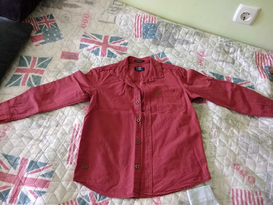 Ризи за момче,синята е размер 104 за 3 г., червената е 120см за 6-7 г.