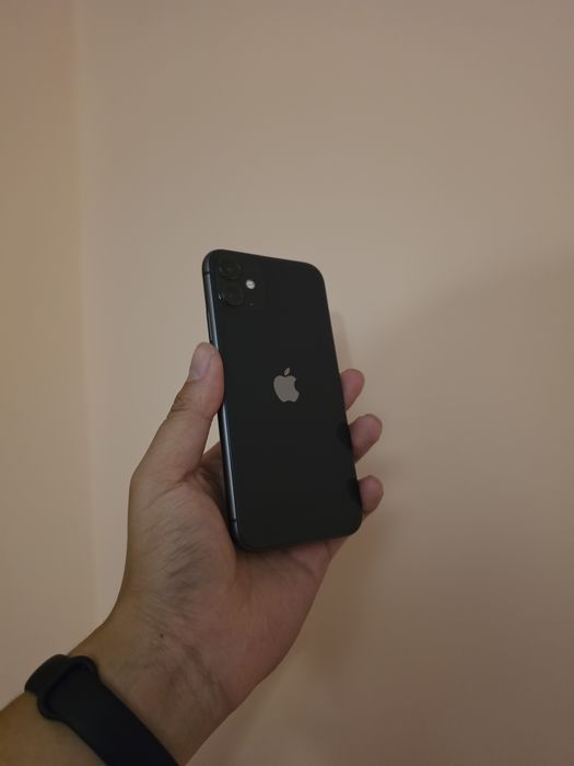 Чёрный iPhone 11 64 ГБ, хорошее состояние