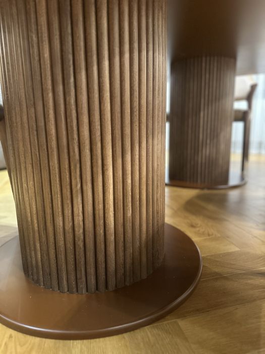 Стол из дерева и камня