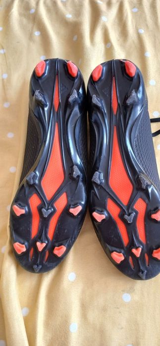 Ghete de fotbal aproape noi. Marimea 42 2/3