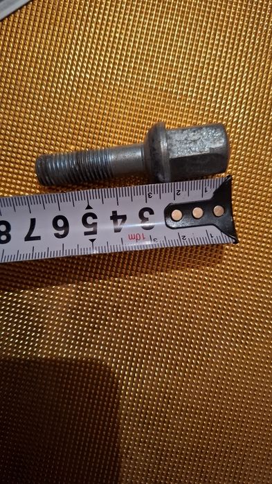 Продам болты от мерса