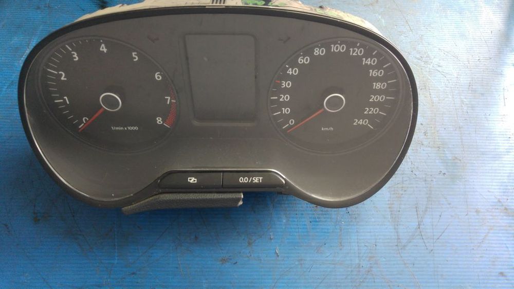 ceasuri bord vw polo 6r 1.2 b 6r0920860e