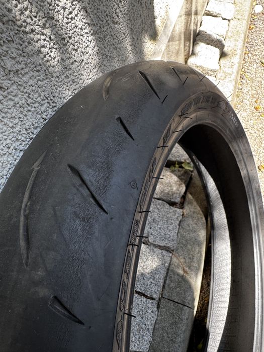 Продавам мото гуми Dunlop d212 gp racer