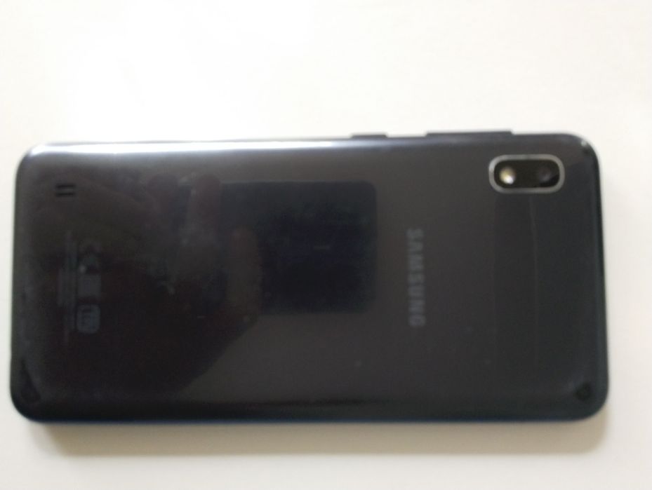 Samsung Galaxy A10 2 SIM — рабочий,экран с трещинами