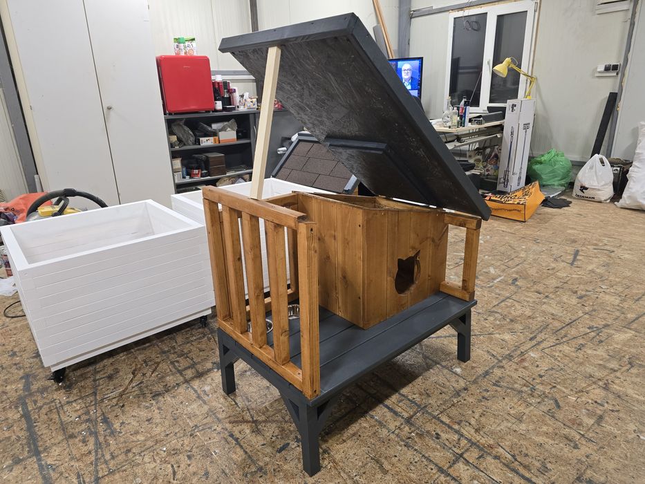 Casuta / cusca pisici cu terasa suspendata