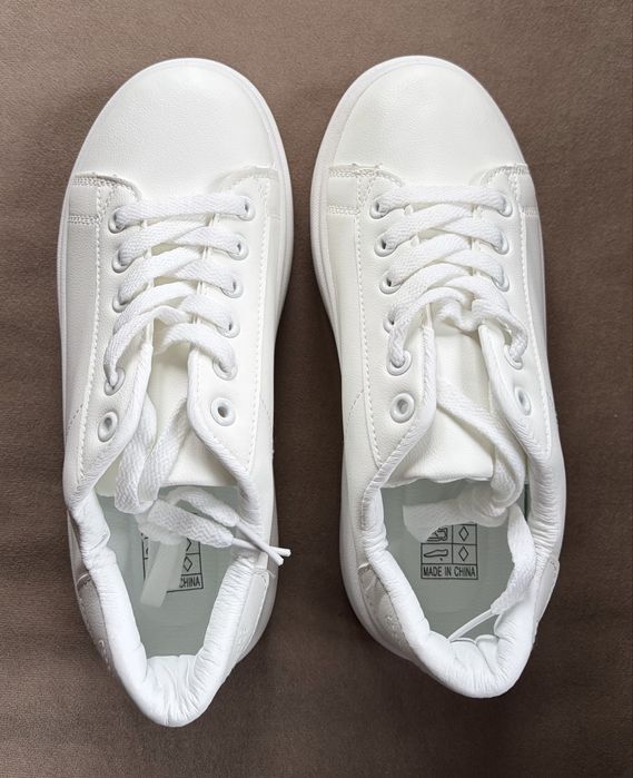 Кожени дамски кецове размер 38