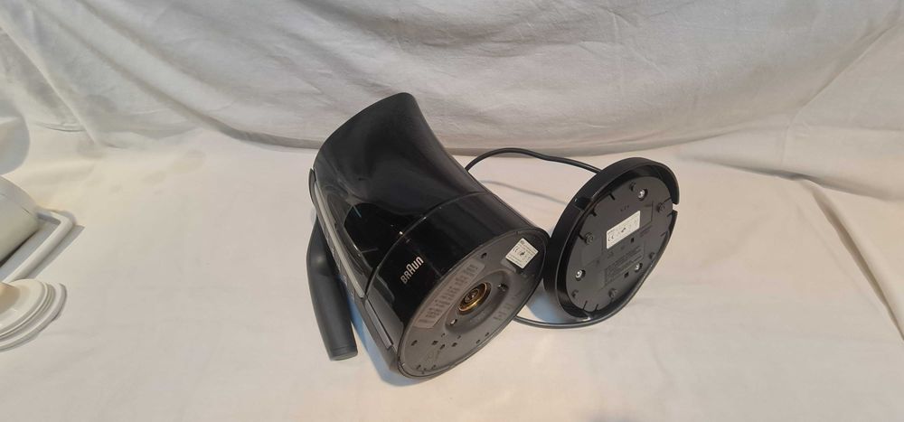 Електрическа кана за вода ,,Braun" WK300, 2200 W, 1.7 л, Черна