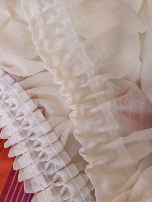 Чисто ново късо перде