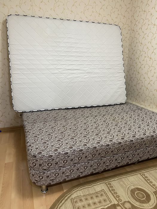 Диван с матрасом 2 на 1.50