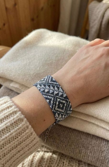 Браслет ручной работы из японского бисера