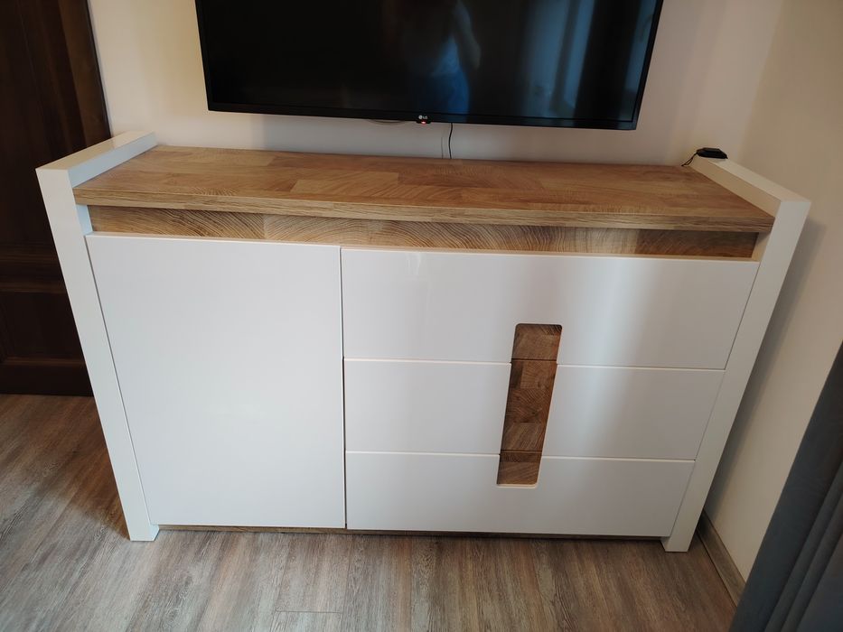 Set 2 noptiere, comodă și dulap haine