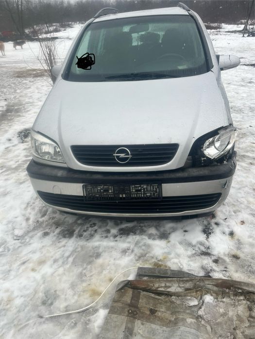 Vand opel zafira usor avariat