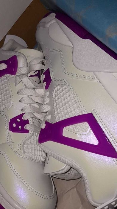 Jordan 4 Hyper Violet