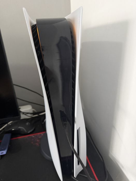 Vând PlayStation 5 (PS5) – stare impecabilă