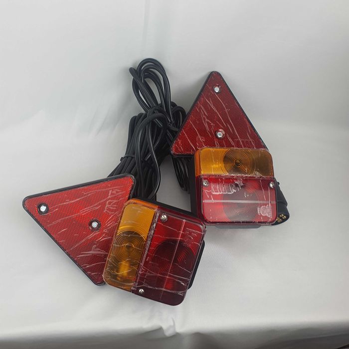 Lampa-2 Lampi cu Cablaj si Bec Clasic+Triunghi-Remorca-Trailer-Stopuri
