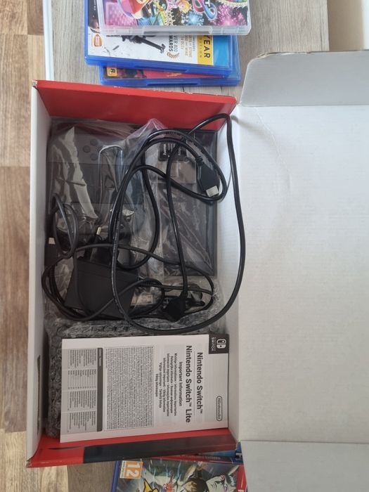 Nintendo Switch Gri + Joc mario Kart 8 deluxe
