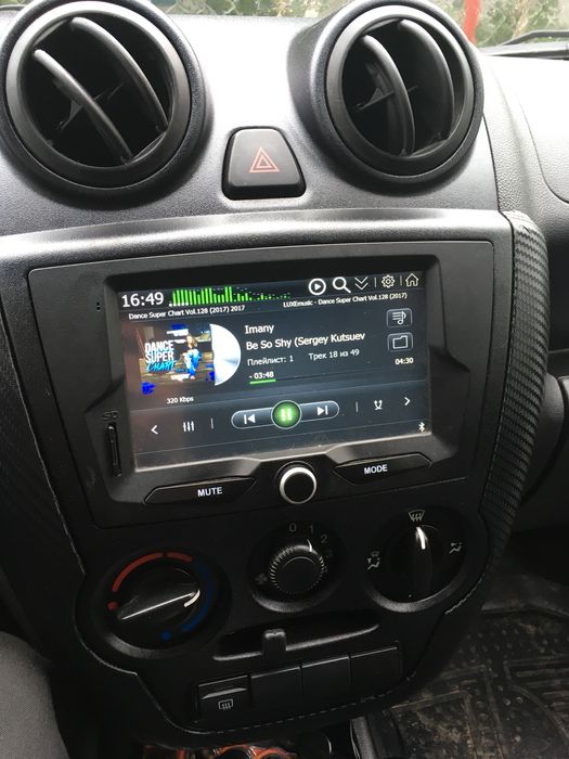 Штатная магнитола Гранта на запчасти.