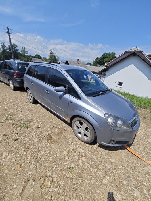 Dezmembrez Opel Zafira B 2006