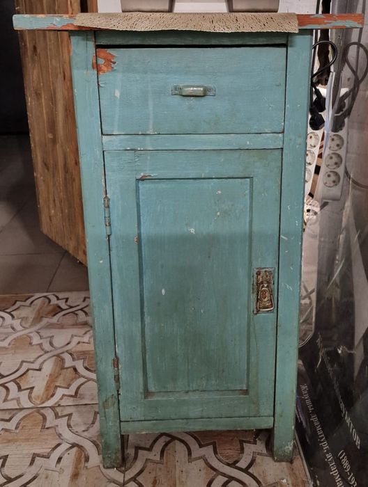 Тумбочки деревянные. Ретро.