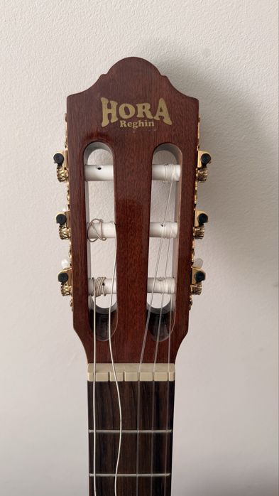Chitara clasica Hora 4/4 + cutie transport