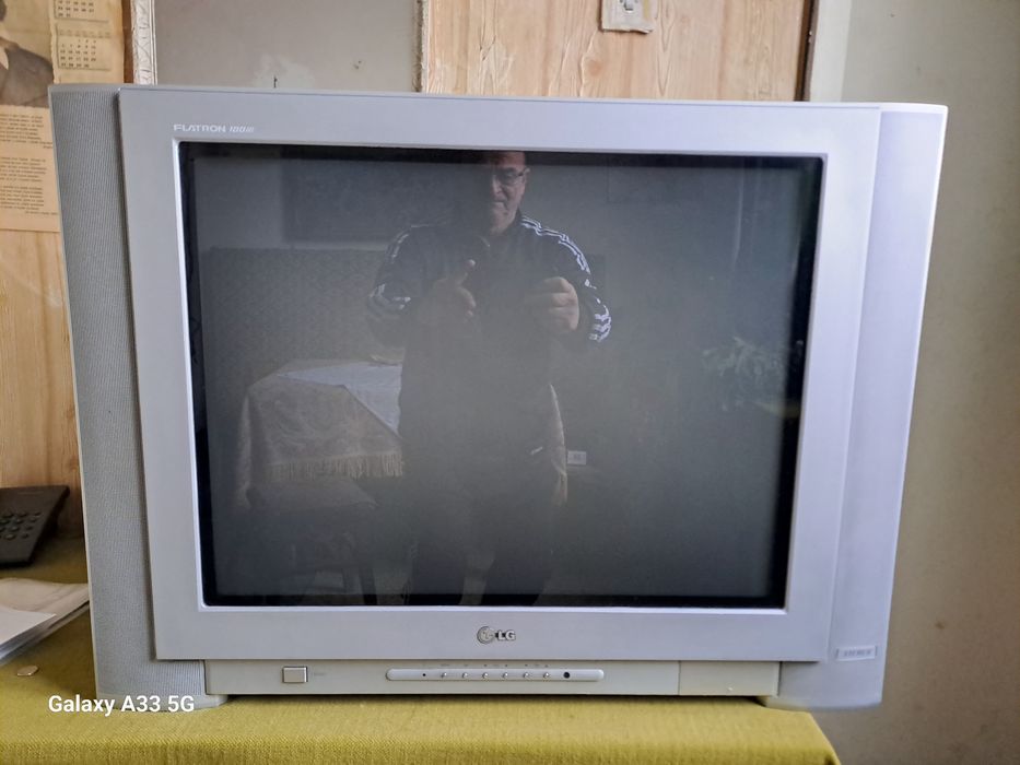 Продавам телевизор LG