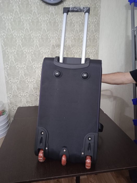 Сумка-чемодан на колесах