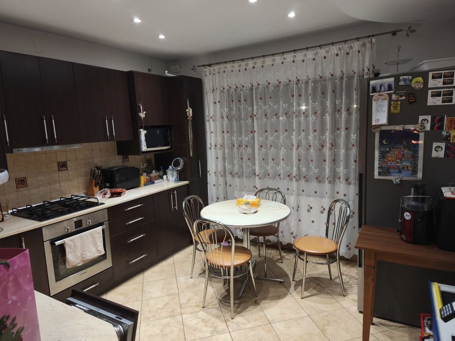 Vând casă cu teren