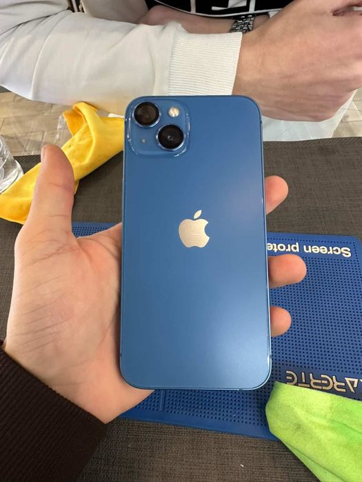 Продам айфон 13.