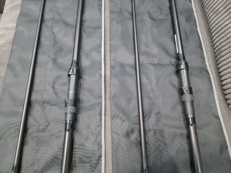 2бр Шаранджийски въдици Avid Exodus Pro 12ft 3.5lb и 2бр калъфи Nash.